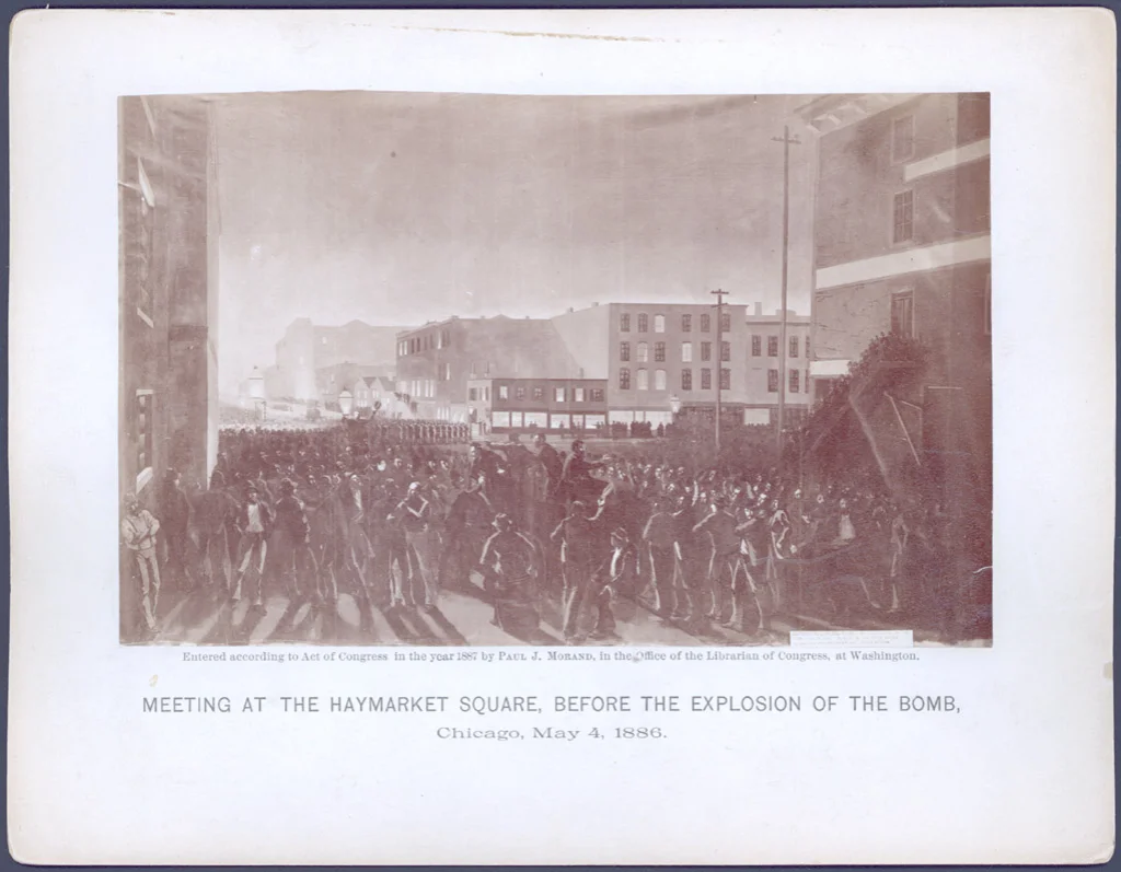 Mitin en la Plaza Haymarket, Chicago 1886, protesta por la jornada laboral de ocho horas.